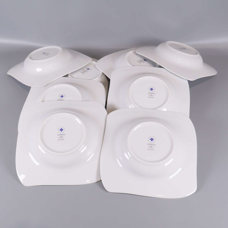 Tallrikarnas undersidor med märkning Celebration Färgfabriken