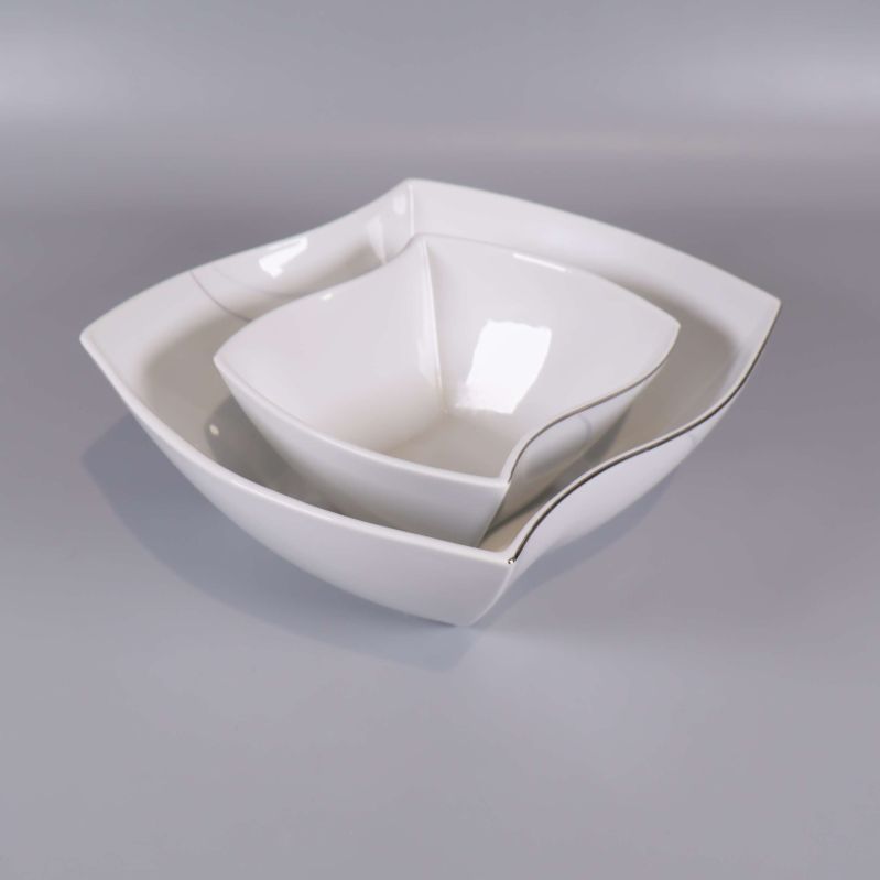 Skålar staplade ovanpå varandra från ovan