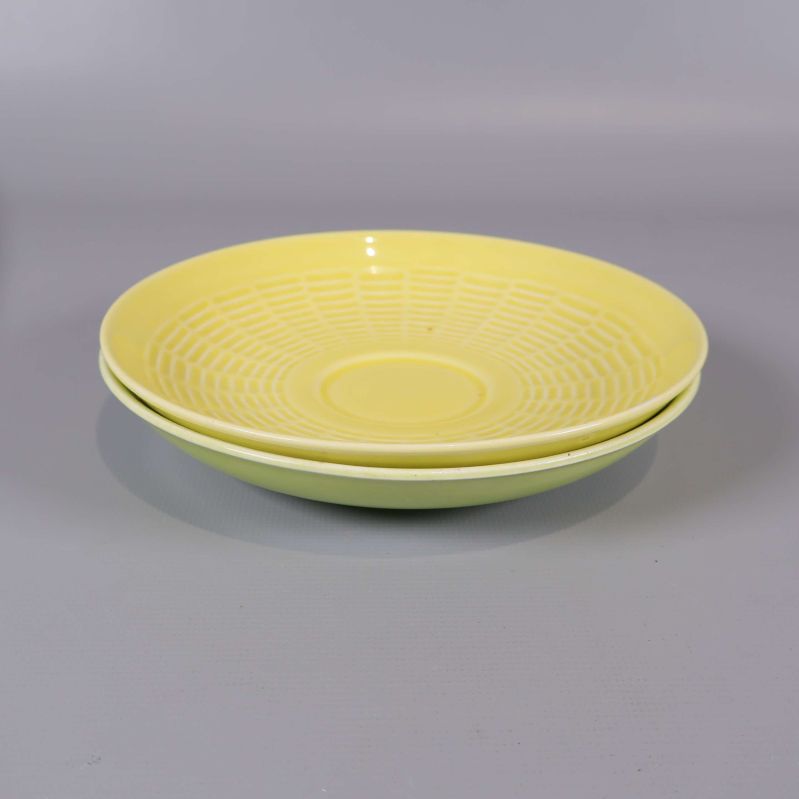 Två staplade kultfat i reliefdekor