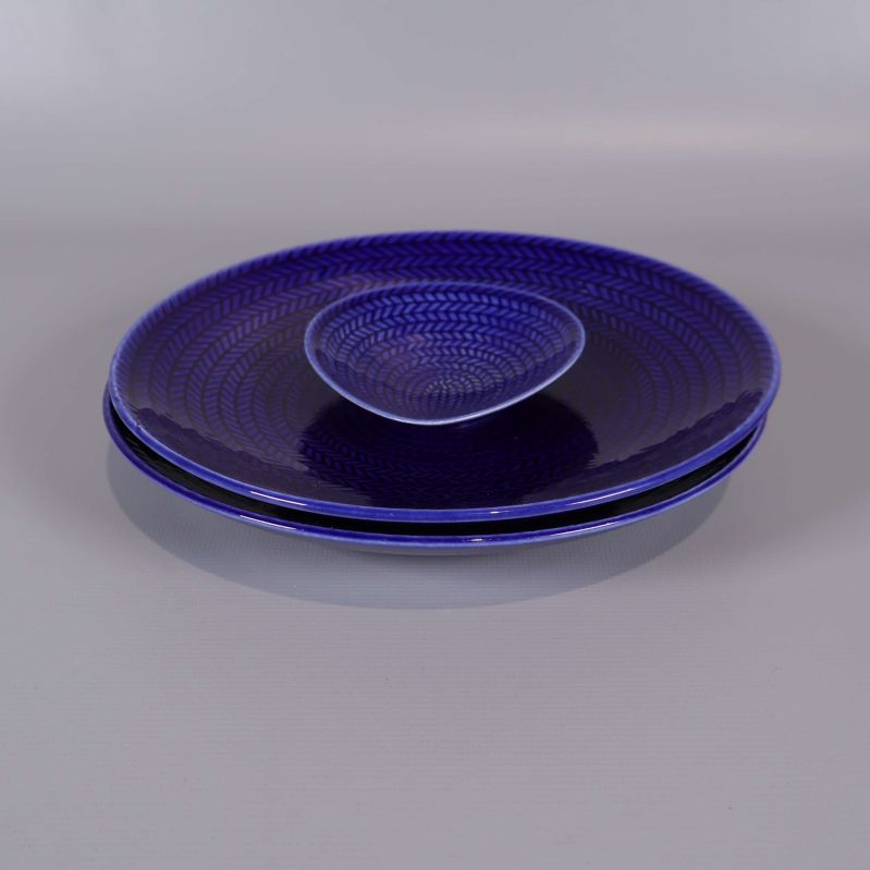 Serveringsdelarna staplade för att visa djup och form