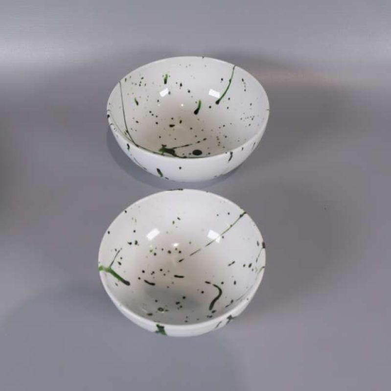 Två mindre skålar med grönt splashmönster uppifrån