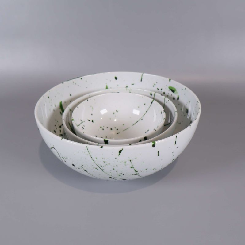 Skålar i set staplade i varandra, grönt splashmönster