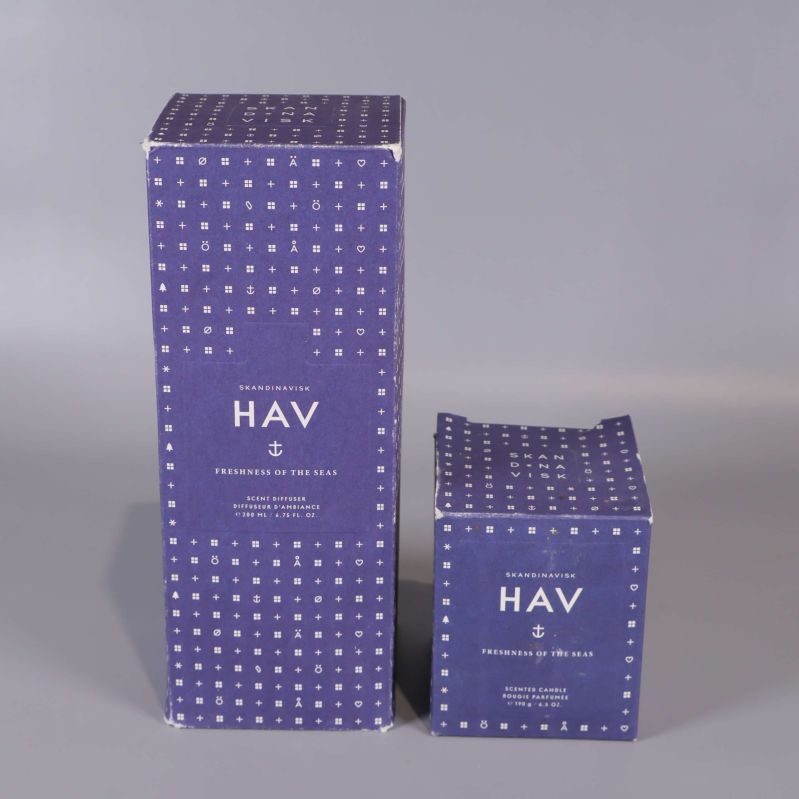 Två lila HAV presentförpackningar stående