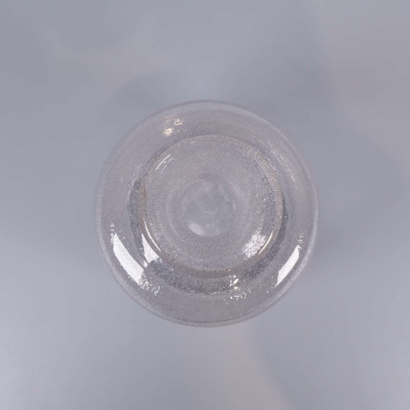 Öppningen på glasvasen med rundad kant uppifrån