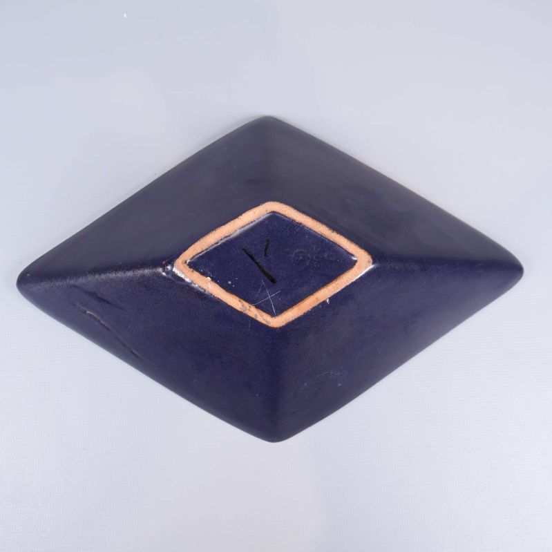 Fatets undersida med rå kant och märkning