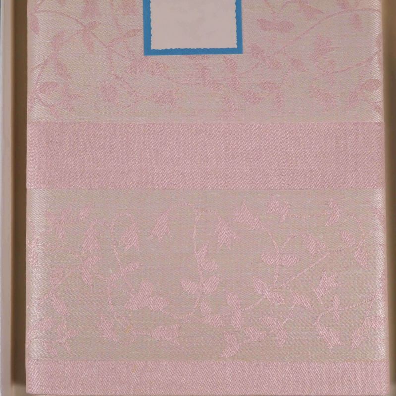 Produktetikett med mått och varumärke