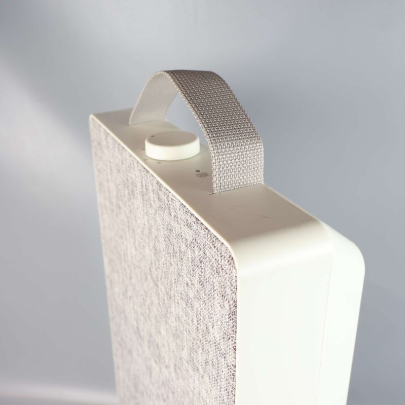 Närbild på bärhandtag och vred på luftrenare