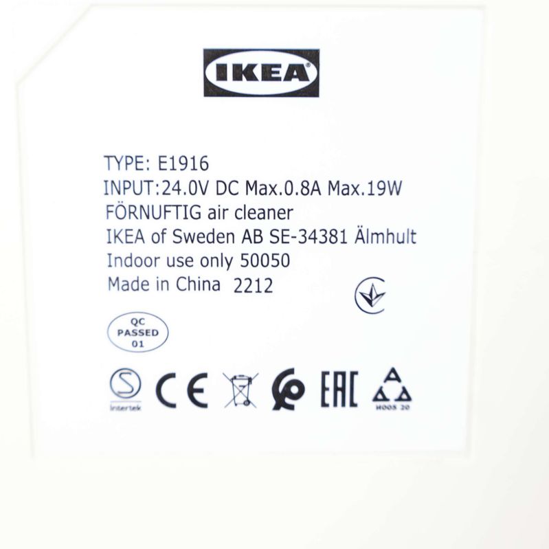 Etikett på luftrenaren med IKEA-logga och teknisk information