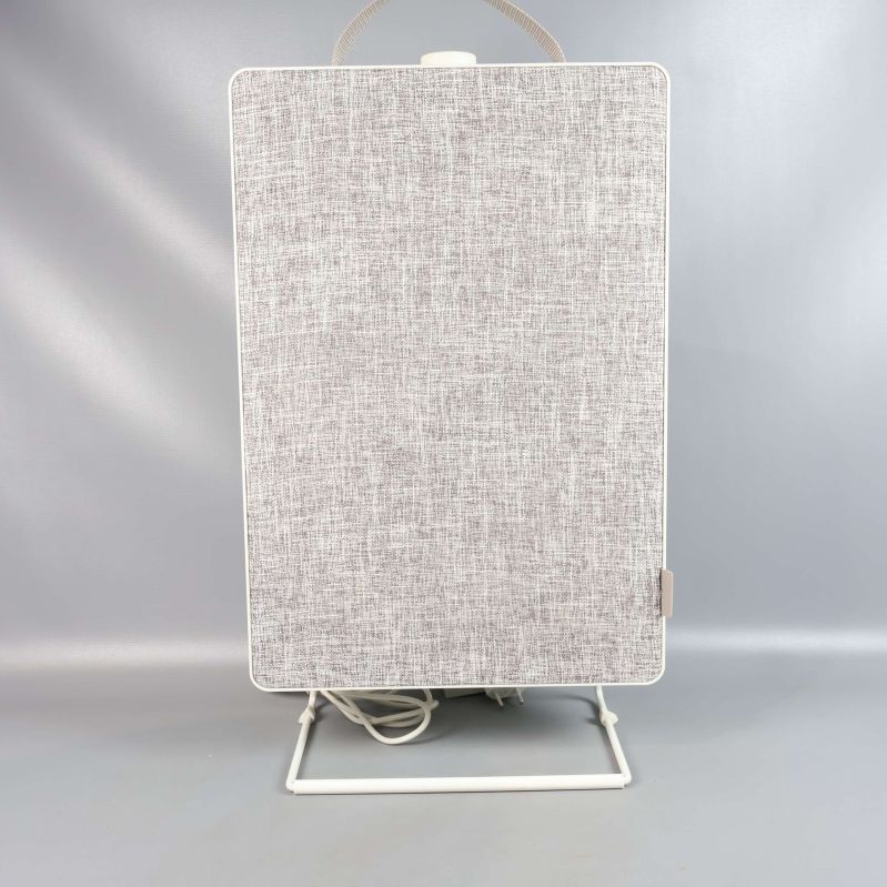 Ljus luftrenare med tygfront på stativ