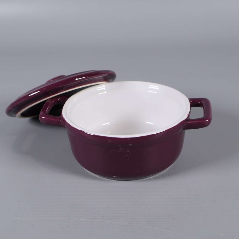 Grytan öppen med locket bredvid