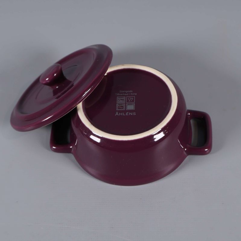 Grytan upp och nervänd med lock bredvid