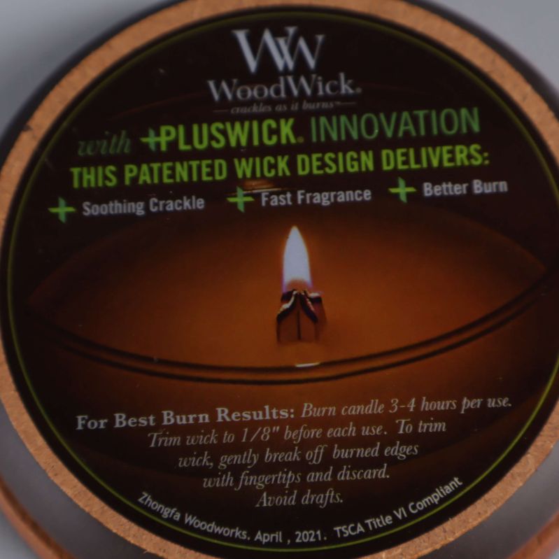 Insida av lock med Pluswick-instruktioner och ljusbild