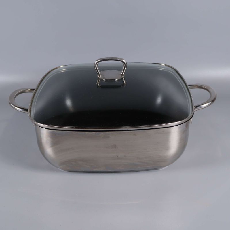 Fyrkantig gryta i rostfritt stål med svart glaslock