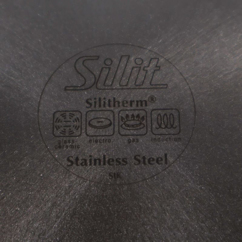 Stämpel på grytans botten med texten Silit Silitherm Stainless Steel