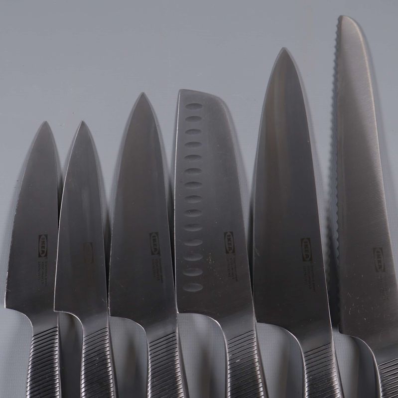 Närbild på knivblad av rostfritt stål med olika form