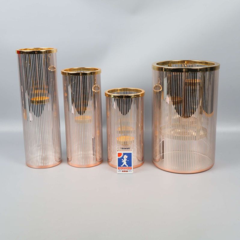 Ljuslyktor uppradade i storleksordning med etikett synlig