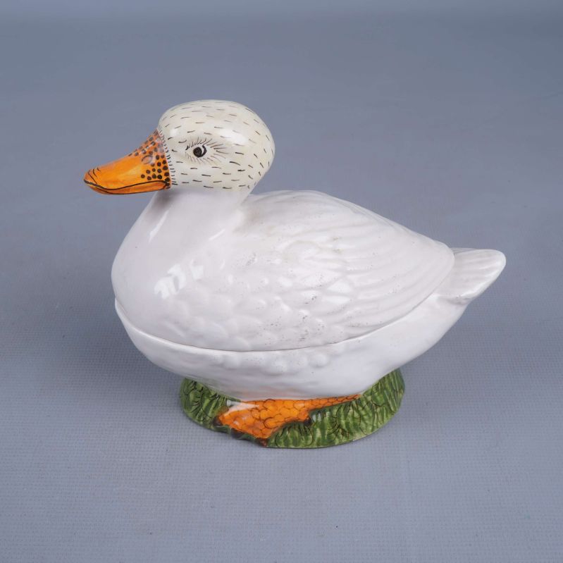 Keramisk burk formad som vit anka med orange näbb