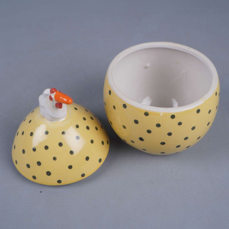 Burk med avtaget lock, visar insidan