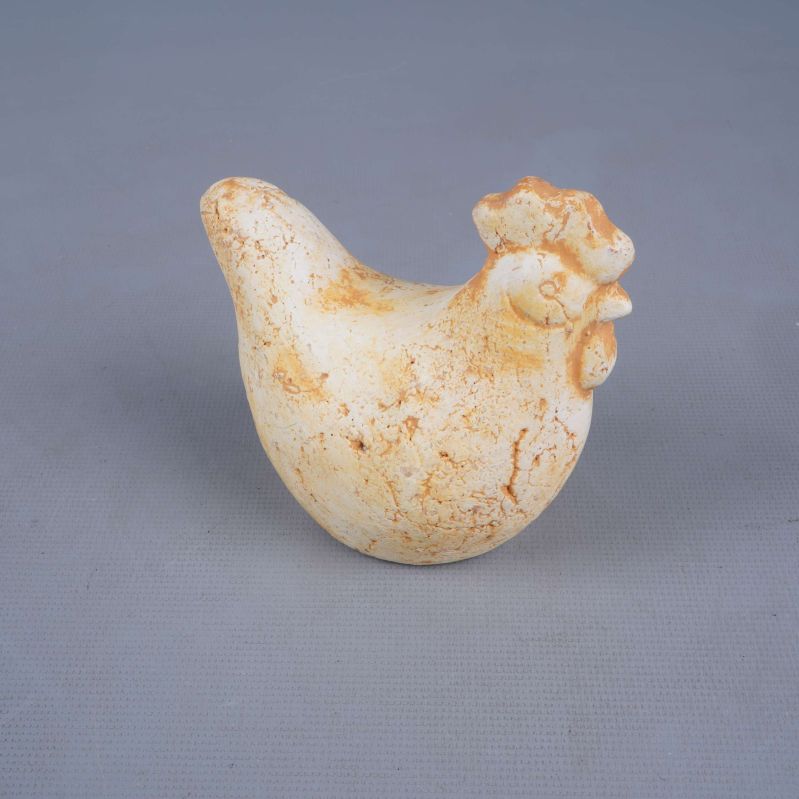 Keramikfigur av höna sedd från sidan