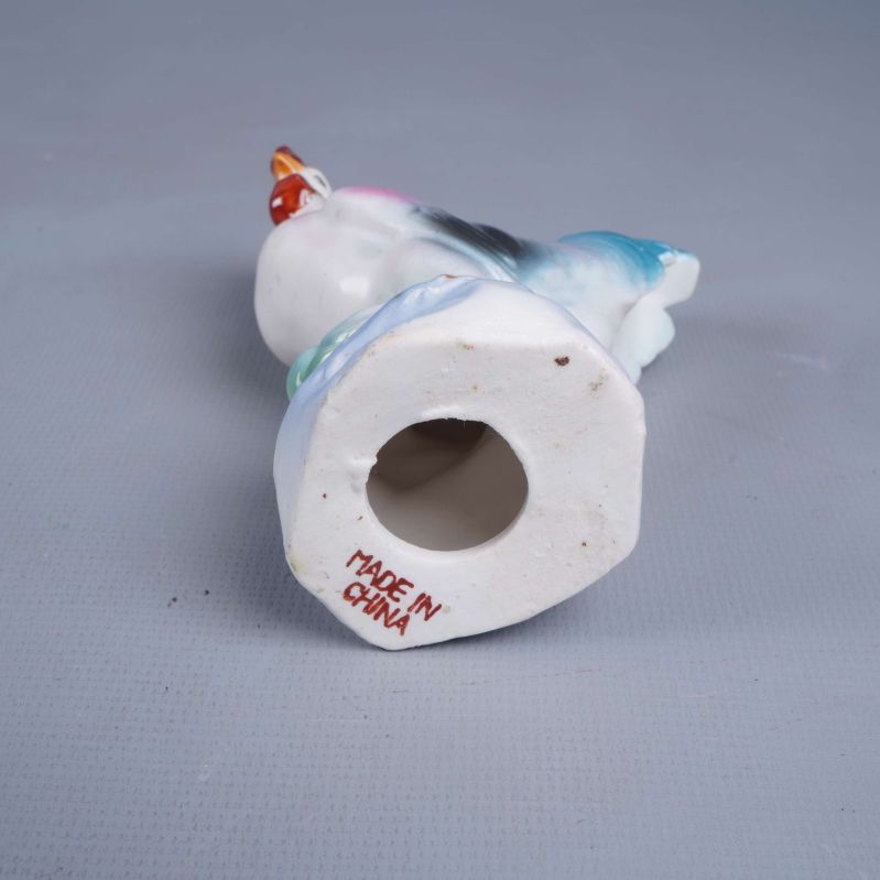 Undersida av porslinstupp med texten Made in China