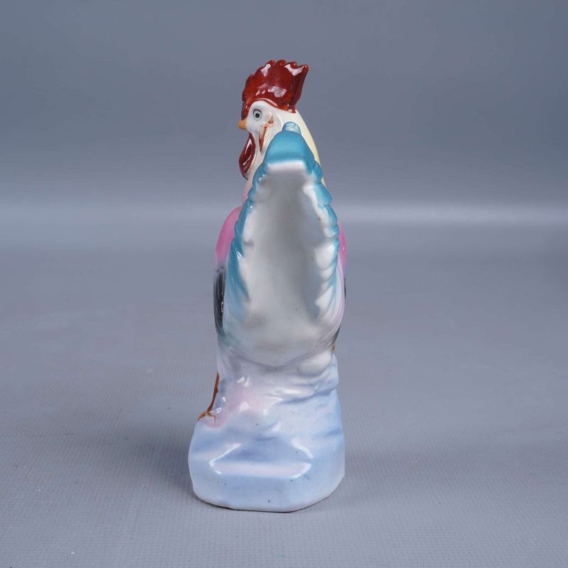 Tuppfigur bakifrån med blå och ljusa färger