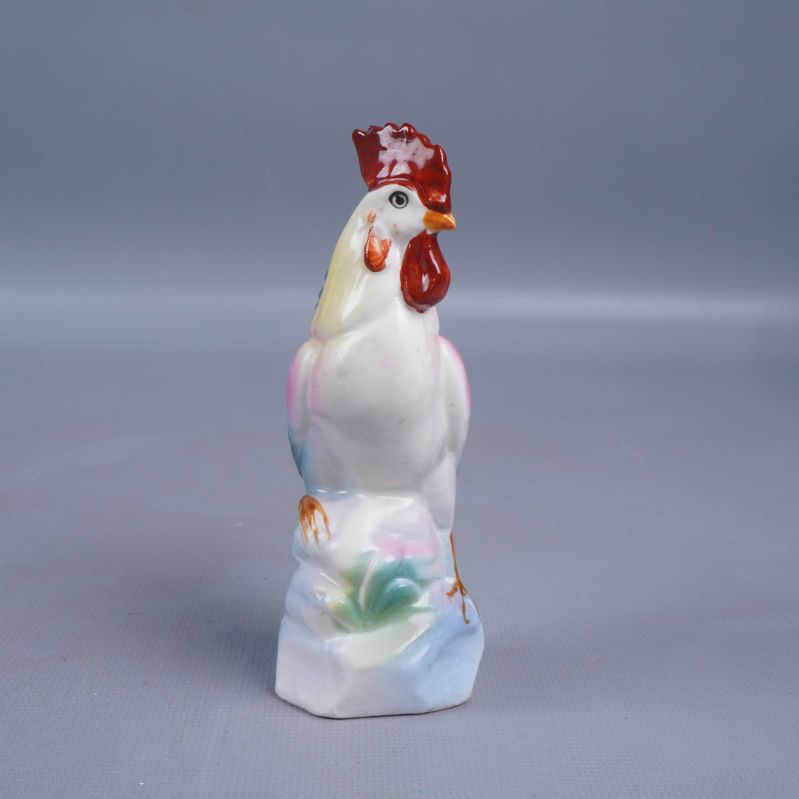 Framifrån bild på porslinstupp