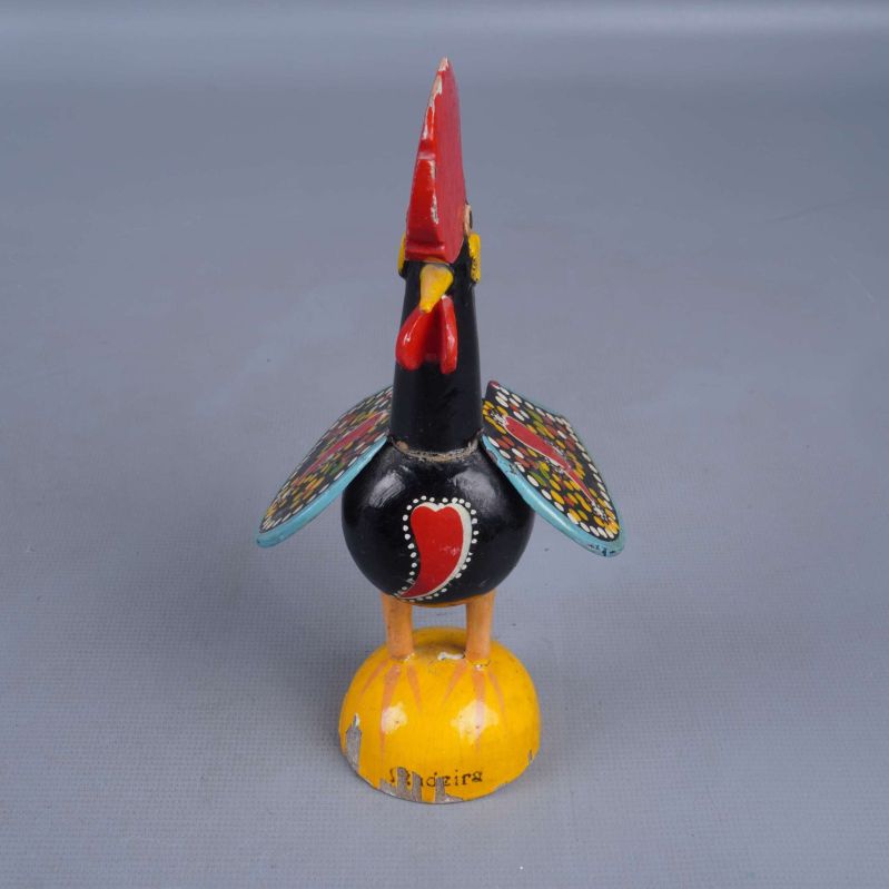 Trätupp sedd rakt framifrån med detaljerad målning