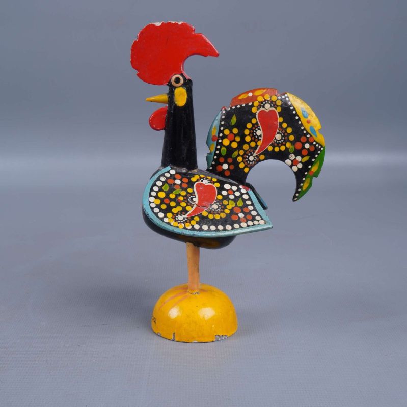 Trätupp från motsatt sida visar prickigt mönster