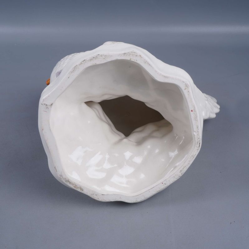 Undersidan av keramikkycklingen visar öppningen