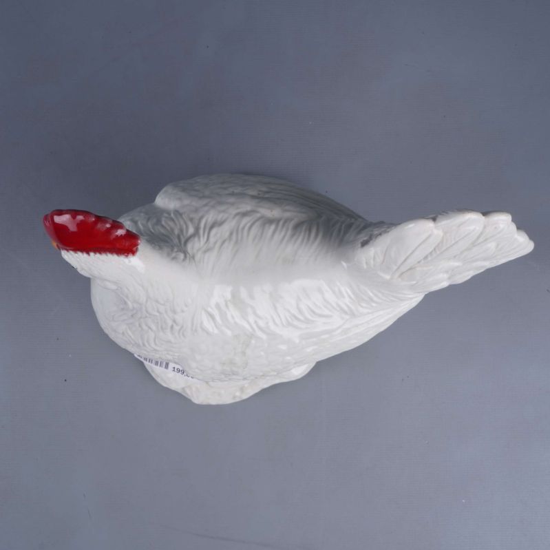 Keramikkyckling sedd uppifrån med synlig röd kam