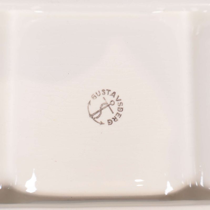 Stämpel Gustavberg med ankare på fatets undersida