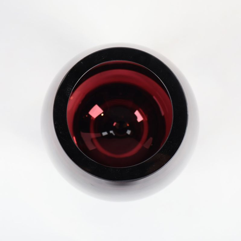 Öppningens insida på Plommonfärgad glasvas