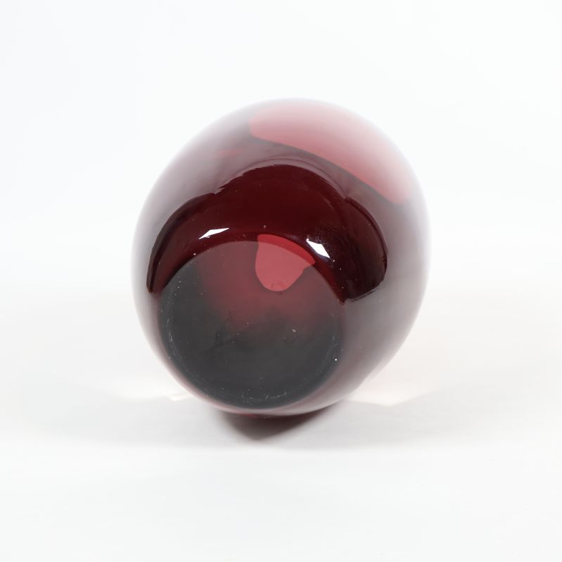 Undersida på Plommonfärgad glasvas i glas