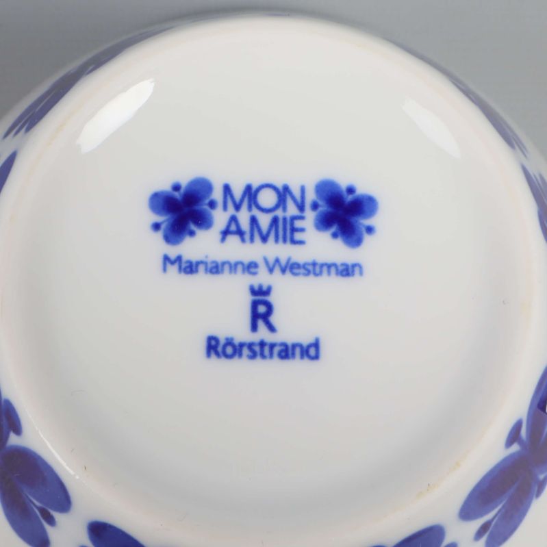 Närbild Mon Amie Marianne Westman Rörstrand-märkning på skålens botten