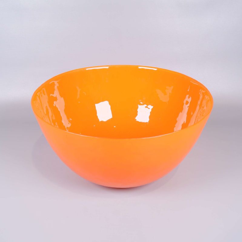 Stor orange skål med blank insida