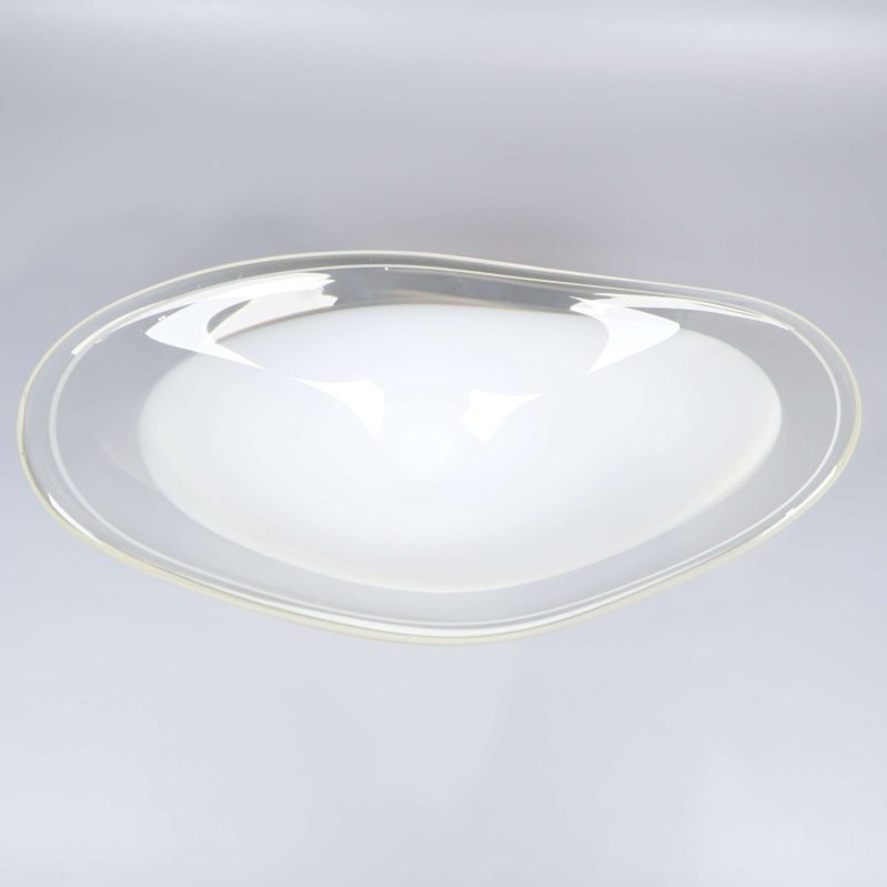 Konstglas skål sedd uppifrån med tydlig form