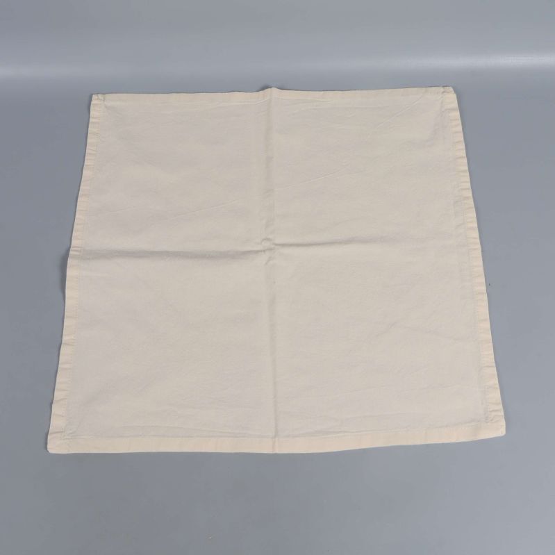 En utvikt beige servett på grå bakgrund