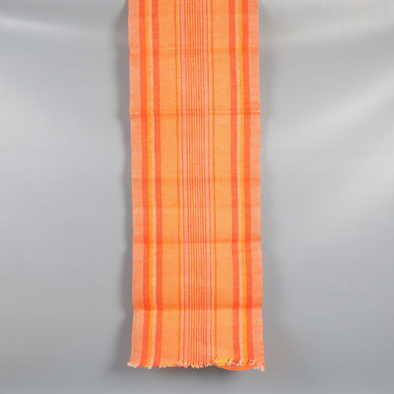 Löpare med orangea och röda ränder samt fransar