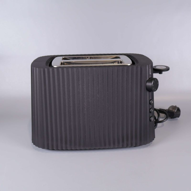 Svart räfflad brödrost med två rostfack och kontrollpanel