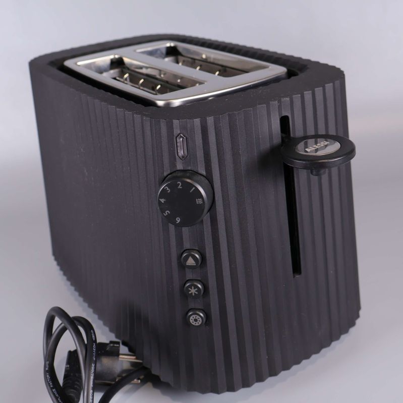 Sidovy på brödrost med vred och hissfunktion