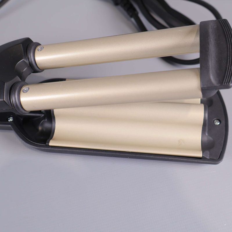 Närbild på de breda metallfärgade värmeplattorna