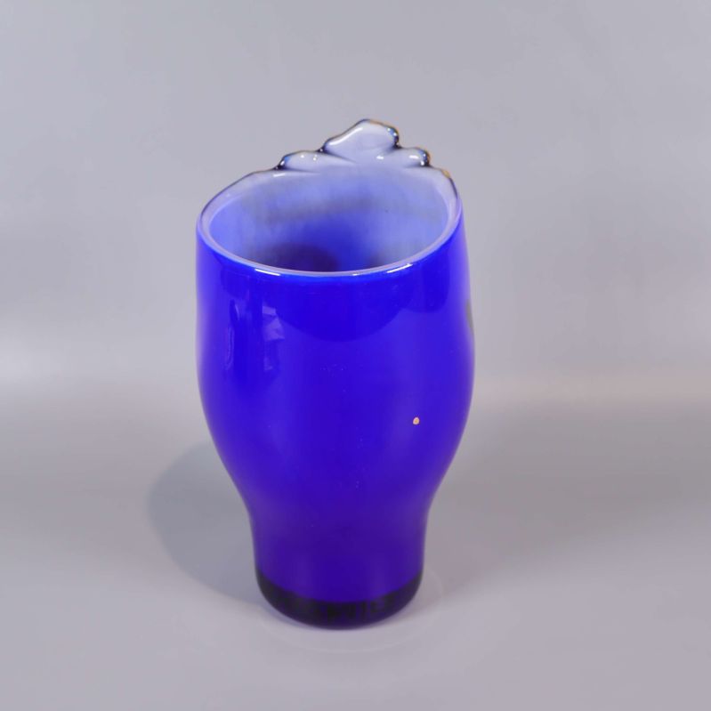 Baksida av blå vas utan motiv