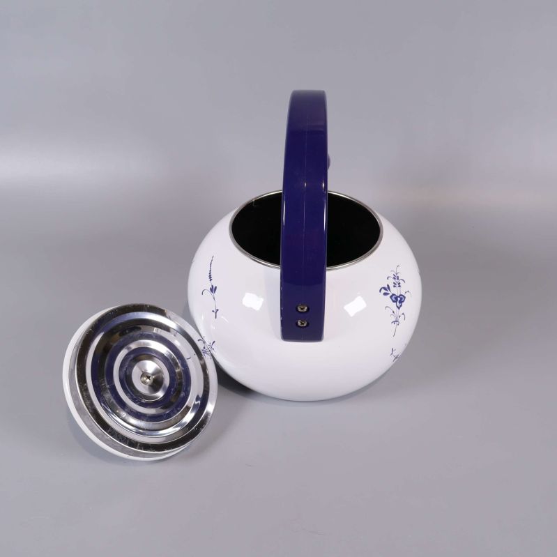 Tekanna med helt avtaget lock och insida synlig