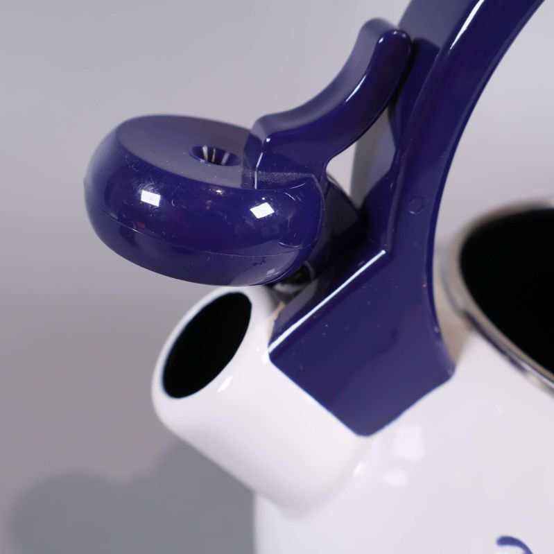 Närbild på pip och det blå locket upptill