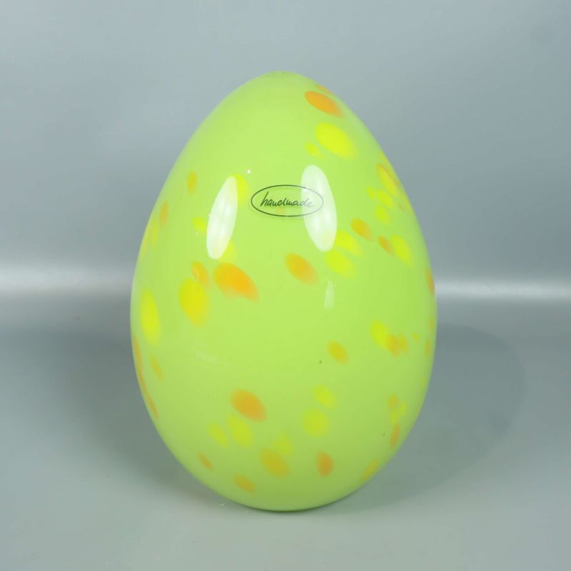 Glasägg med handgjord märkning synlig