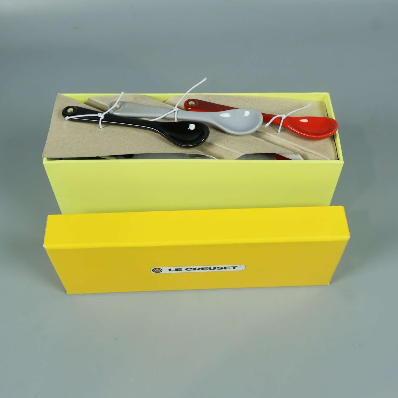 Originalförpackning med tre skedar och burkar