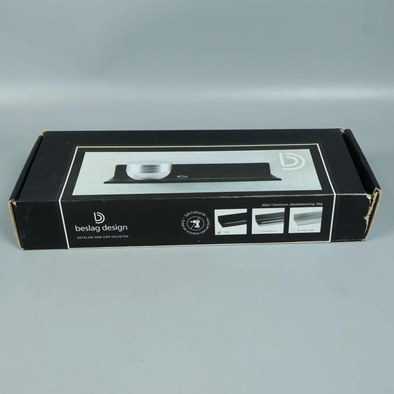 Stängd svart kartong för självhäftande hylla