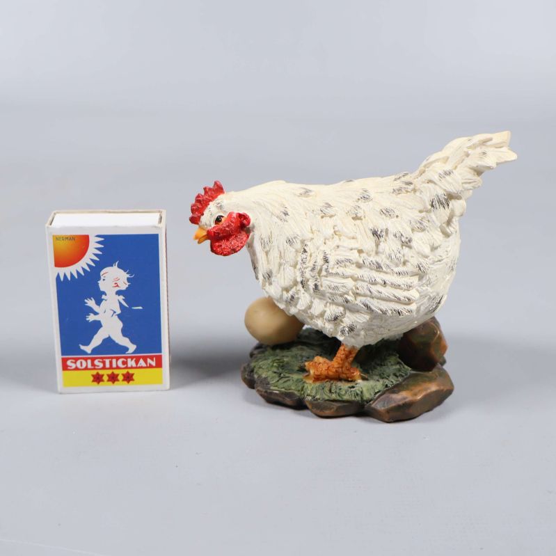 Storlekshänvisning med tändsticksask bredvid höndekorationen