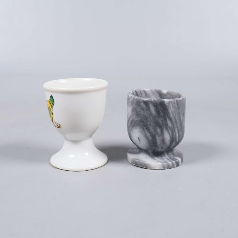 Äggkoppar visade från sidan, baksidan synlig