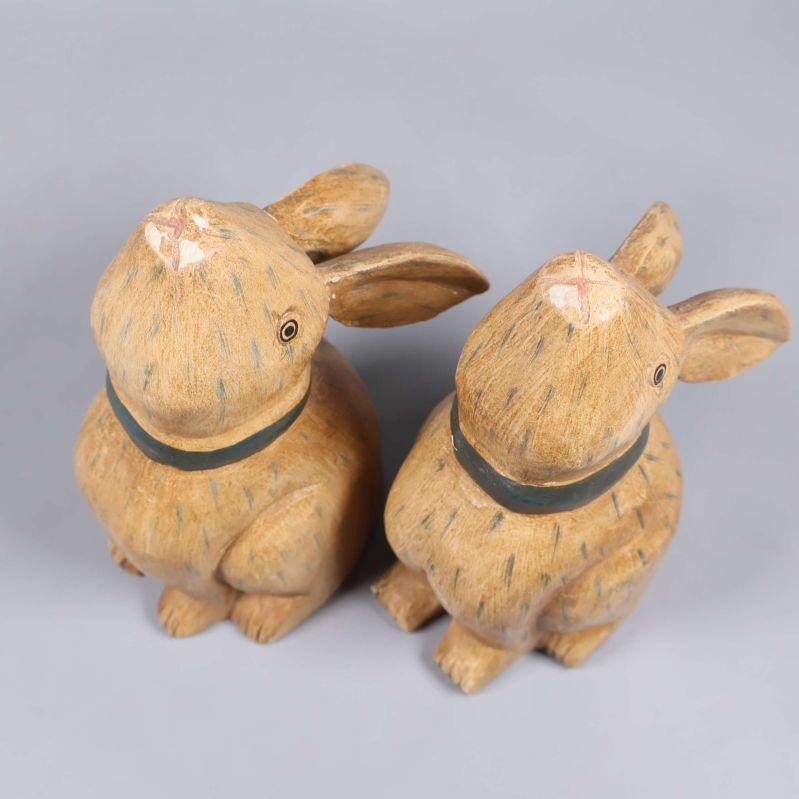 Kaninerna i gips sedda ovanifrån som visar öron och form